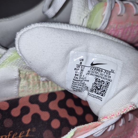 Nike ZoomX Invincible Run 3Barley Volt Pink Foam - Picture 12 of 12